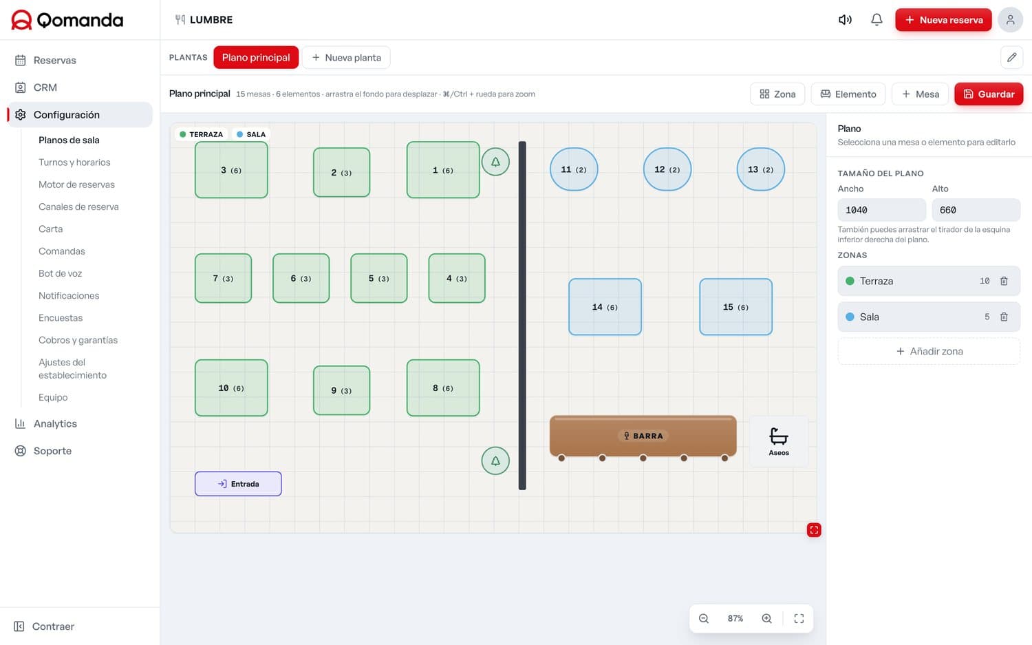 Editor del plano de sala de Qomanda: mesas con su capacidad, la barra y los aseos colocados sobre el lienzo, con las zonas Terraza y Sala en el panel lateral